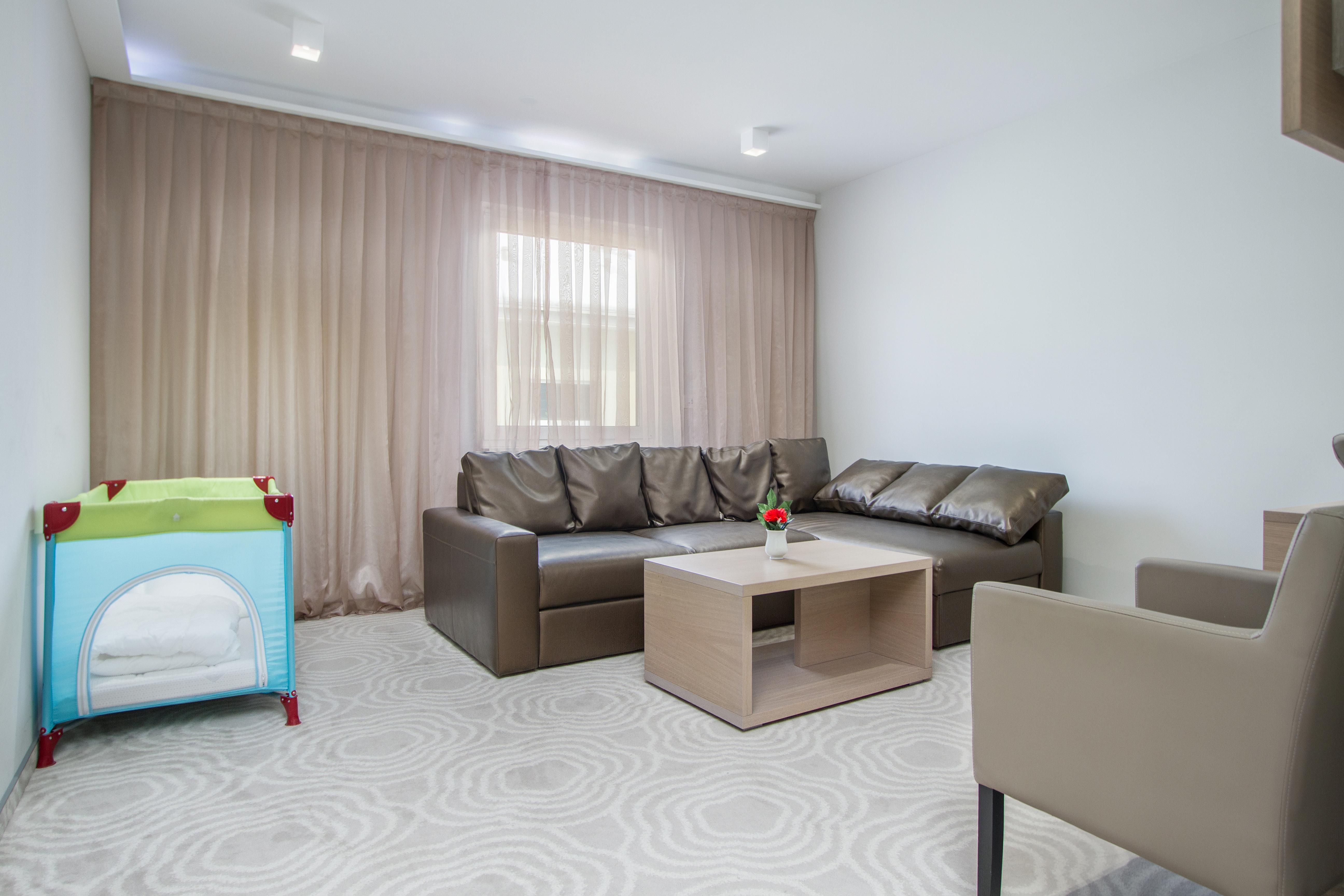 Royal Airport Hotel เวลิคาโกริตซา ภายนอก รูปภาพ